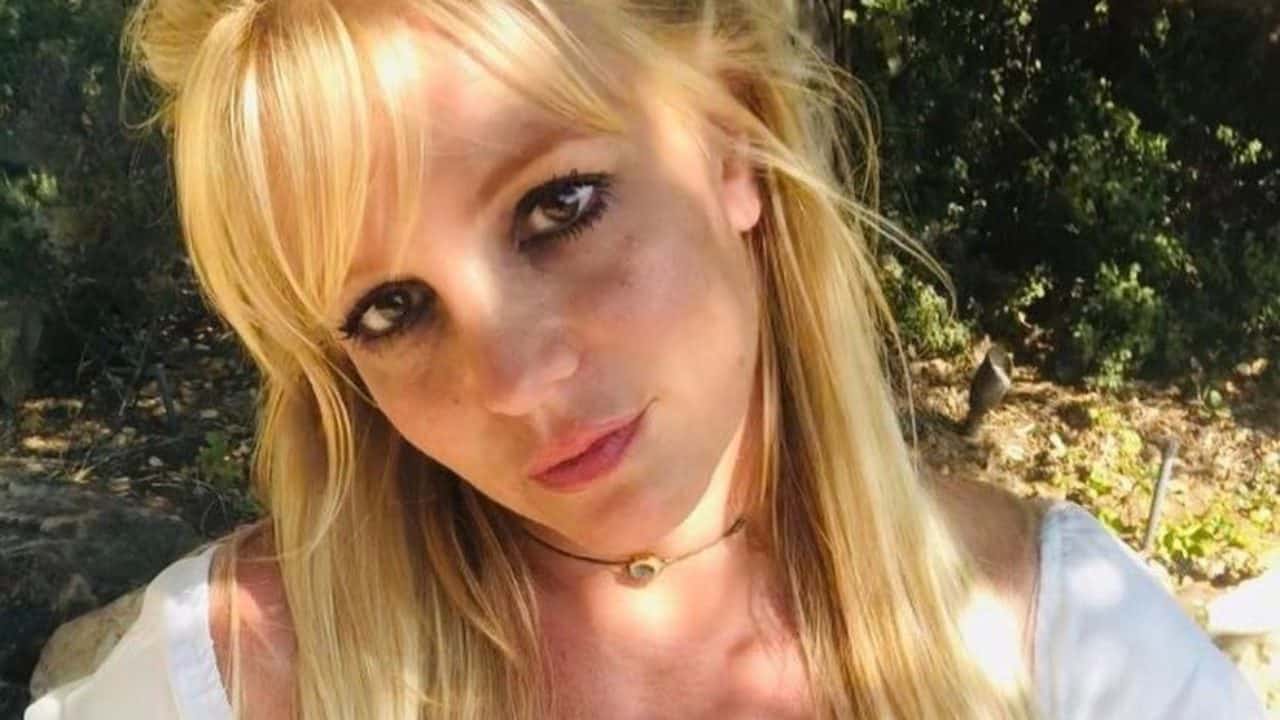 Jamie Spears, pai da cantora já foi removido da função de tutor. Tutela de Britney Spears pode chegar ao fim nesta sexta Por enquanto, ela continuará com dois tutores apontados pela Justiça. Britney Spears se livra da tutela do pai após 13 anos