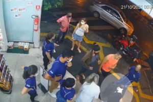 'Não sei o que seria de nós sem ela ali', diz mãe de bebê salva por policial em Goiânia (Foto: Reprodução/TV Anhanguera)