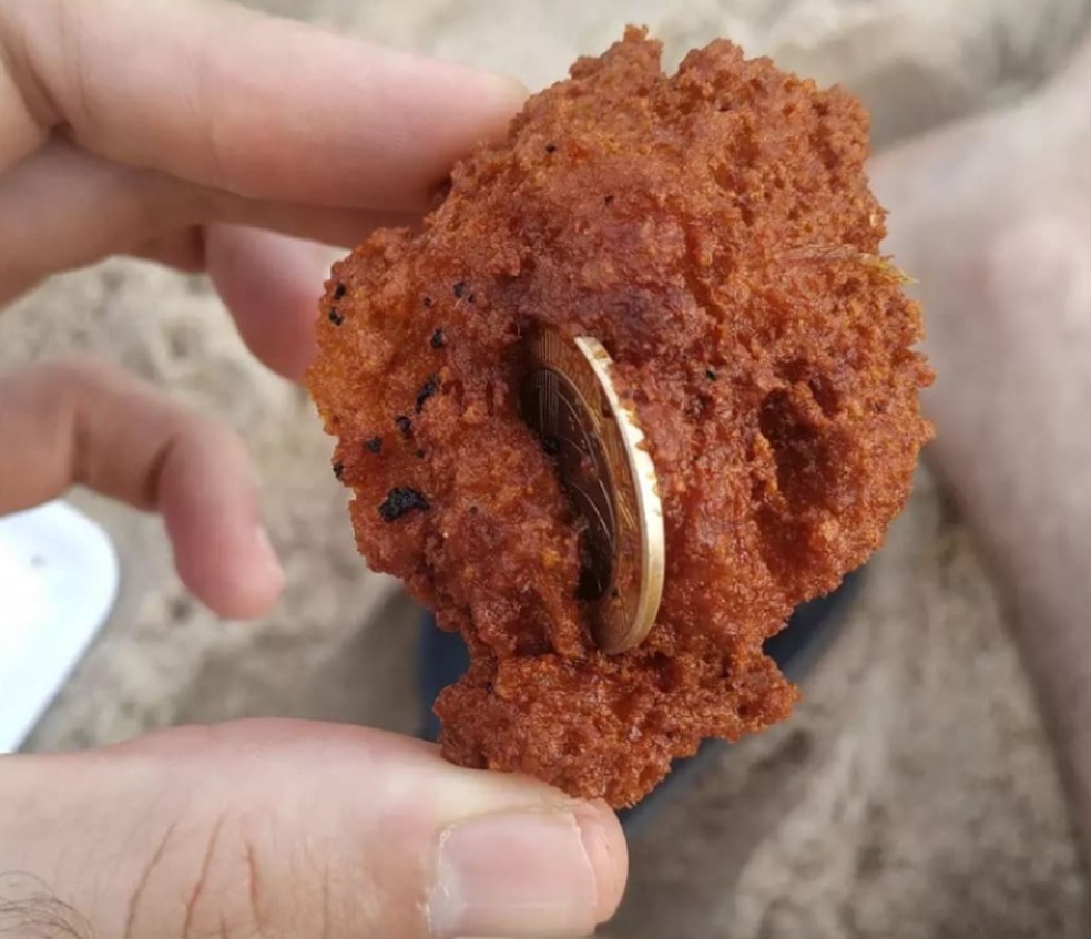 Baiano encontra moeda de R$ 1 dentro de bolinho de acarajé em praia de Salvador (Foto: Arquivo Pessoal)