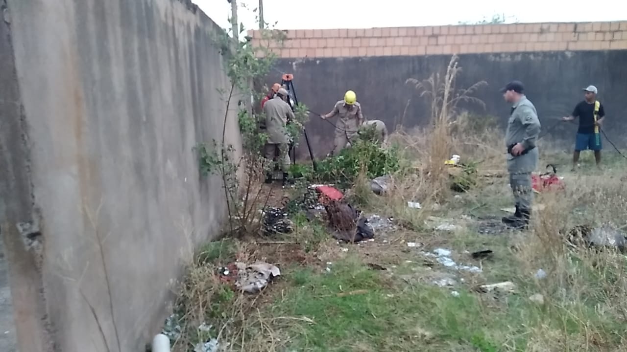 Homem é resgatado de cisterna por bombeiros