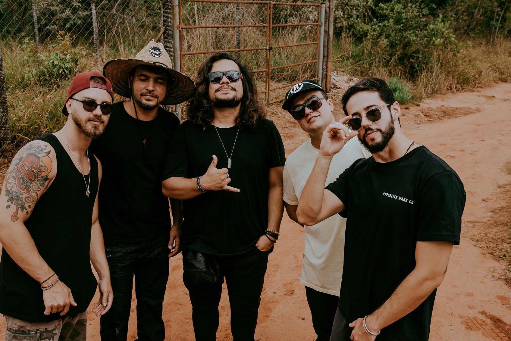 banda Mustache Records lança álbum "Ninguém Vai te Segurar"