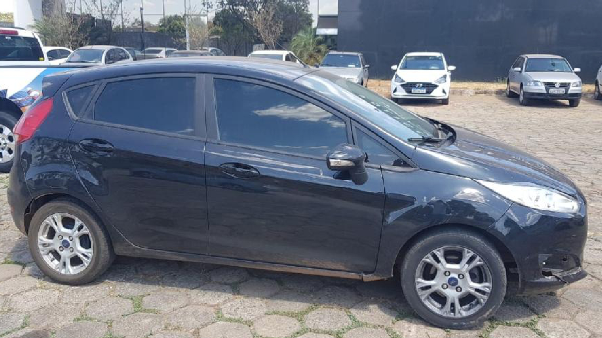 Preso suspeito de se passar por policial para roubar celulares em Goiânia