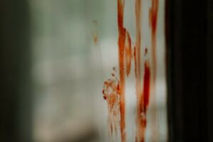 Feminicídio: em quase 20% dos casos de 2020, filhos presenciaram morte das mães (Foto: Pexels)