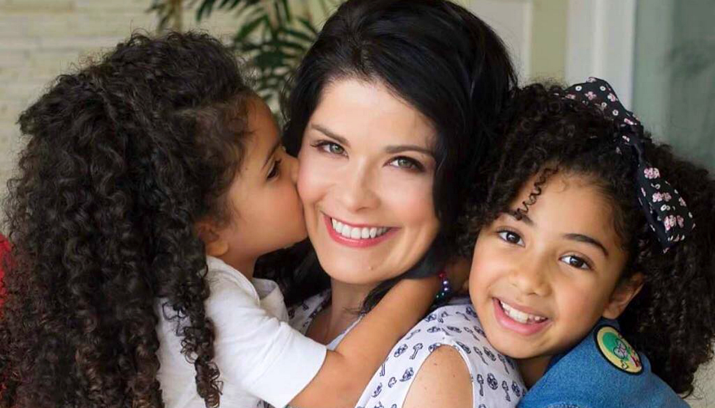 Atriz diz que seu objetivo é promover uma reflexão entre os brancos. Samara Felippo expõe mensagens racistas direcionadas às filhas