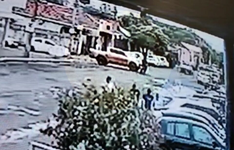 Motociclista tem pé arrancado após ser atingido por caminhonete em Rio Verde - vídeo