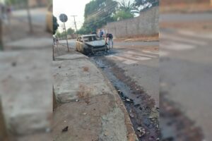 Corpo foi encontrado completamente carbonizado dentro de veículo em Goiânia