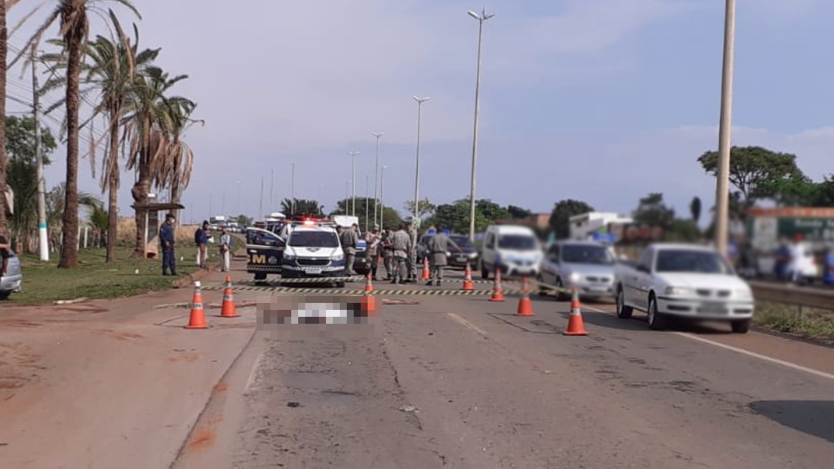 Pedestre morre atropelado por moto na saída para Goianira, na GO-070