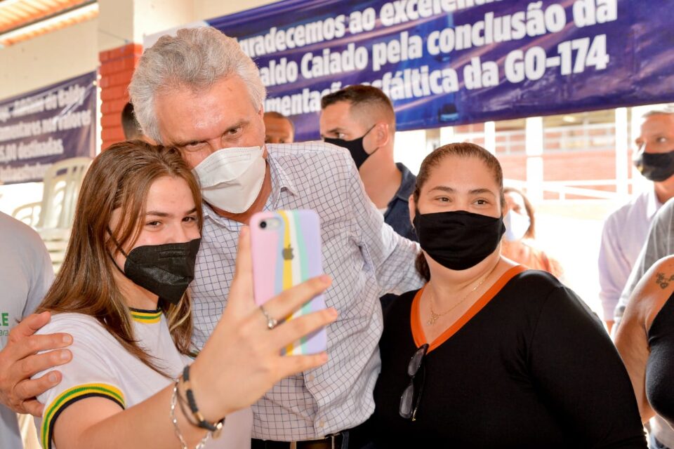 caiado selfie
