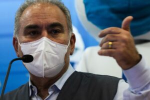 Ministro da Saúde garante 354 milhões de vacinas contra Covid-19 em 2022