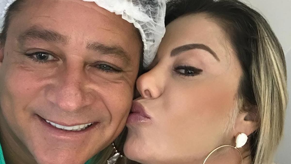 Esposa de Leonardo Poliana Rocha "O mérito é meu, como vou me sentir mal?", indagou Poliana Rocha. Esposa de Leonardo rebate críticas por perdoar traições do cantor