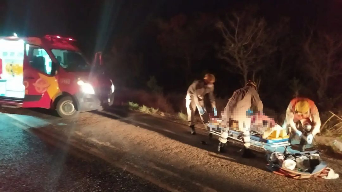 Mulher morre e motociclista fica ferido após acidente na GO-330, em Ouvidor