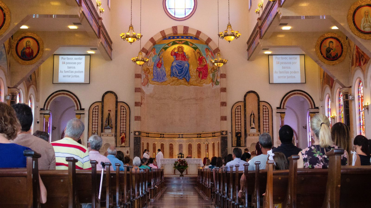 Dia de Nossa Senhora Aparecida é marcado pela emoção dos fiéis e relatos de milagres