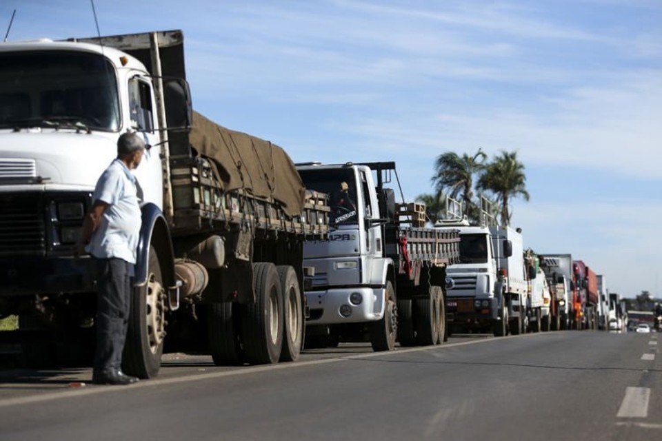 Bolsonaro anuncia crédito mais barato da Caixa em novo aceno a caminhoneiros - (Foto: Marcelo Camargo/Agência Brasil)