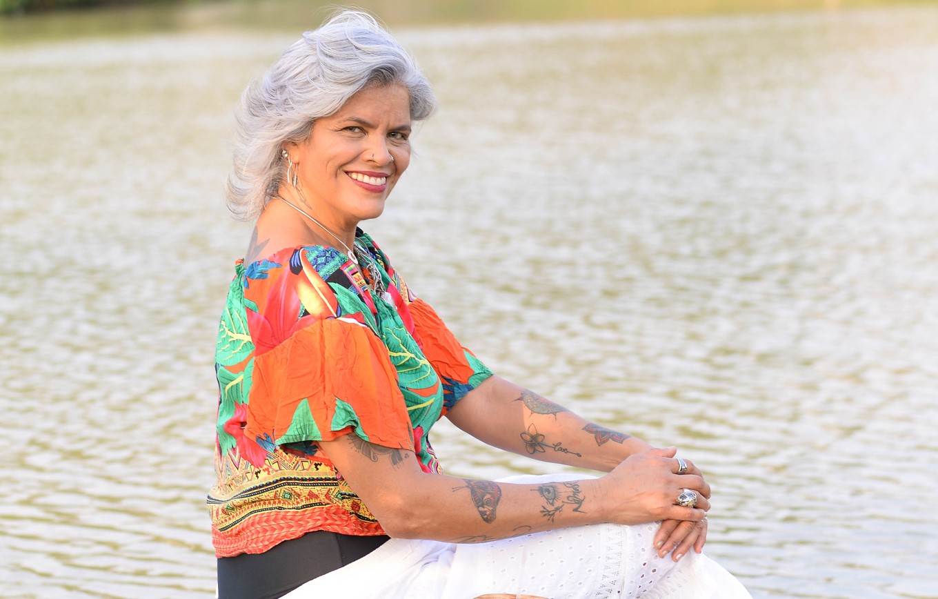 Cantora Cristiane Couto realiza turnê gratuita em homenagem a compositores goianos