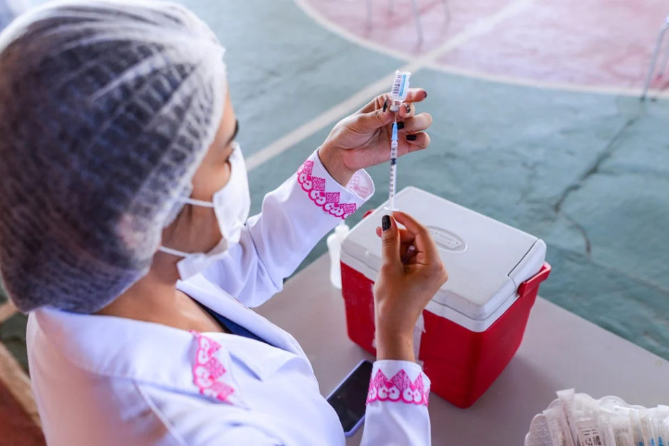 Brasil registra 229 mortes por Covid e mais de 10 mil casos