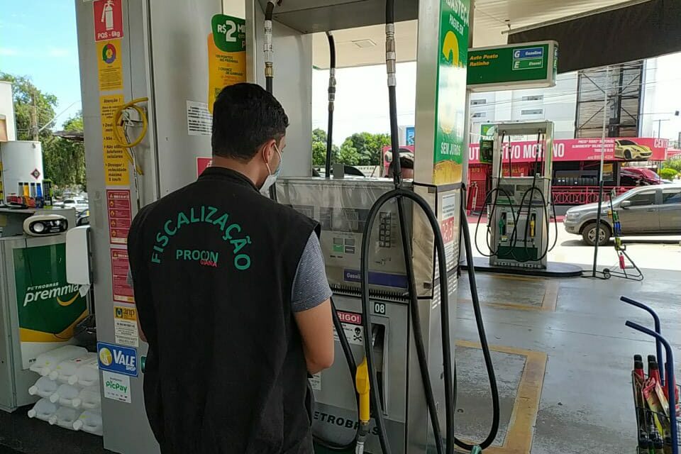 Procon notifica 18 postos em Goiânia por preços abusivos de combustíveis