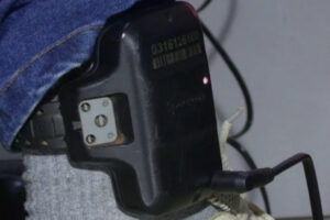 Justiça solta cadeirante preso por deixar tornozeleira descarregar em Goiânia