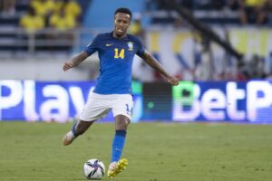Éder Militão durante partida pela seleção brasileira