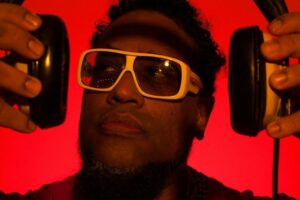 BNegão em Goiânia: Evento 'Zé da Rua' traz BNegão e muita discotecagem para Goiânia, com entrada gratuita