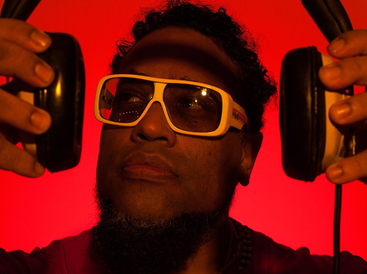 Rapper BNegão se apresenta em Goiânia nesta quinta-feira (21/10)