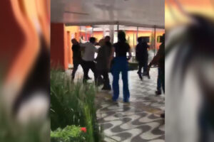 Grupo tenta agredir professor Alcides por suposto acordo de transferência entre universidades não cumprido