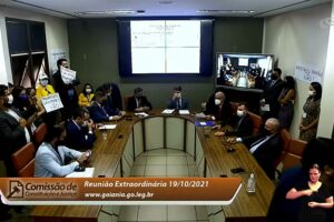 Vereadores discutem mérito do passaporte da vacina