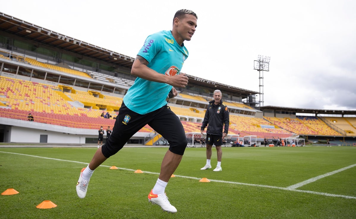 Thiago Silva faz trabalho físico na seleção brasileira