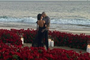 Kourtney Kardashian fica noiva de Travis Barker