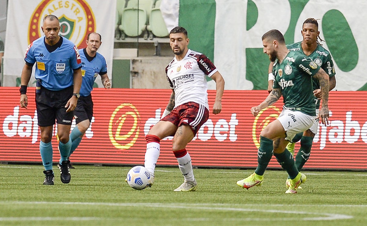 Jogo entre Flamengo e Palmeiras pelo Brasileirão