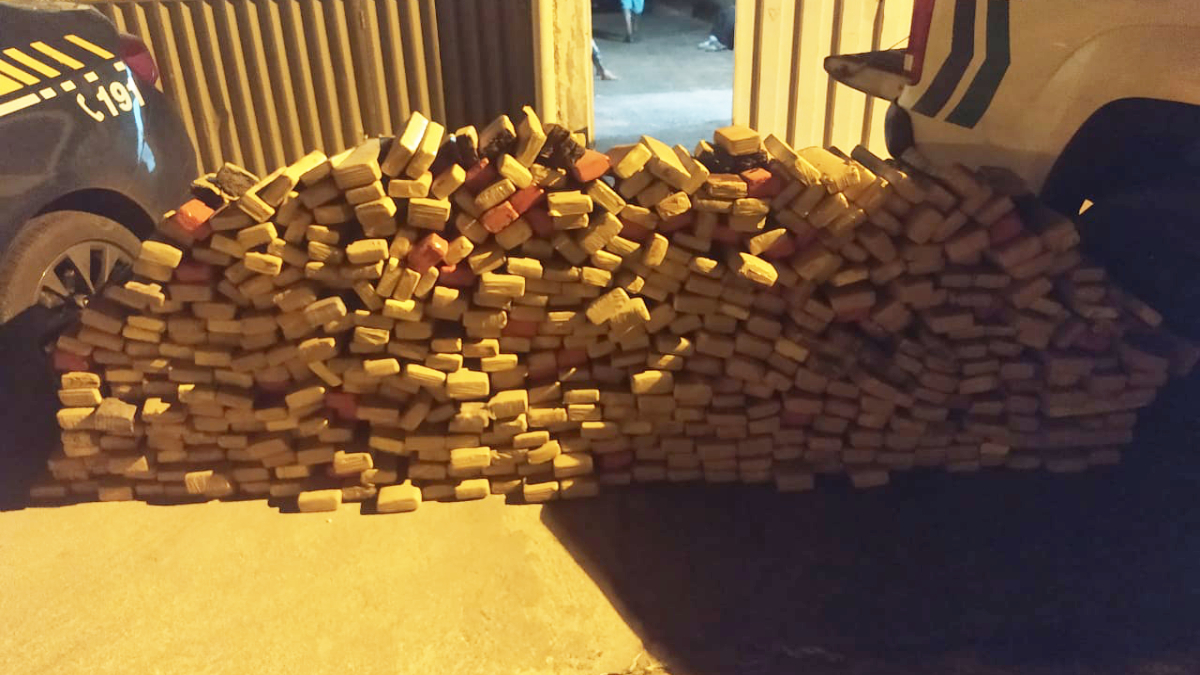 Em uma noite, polícia apreende 600 kg de maconha nas BRs de Goiás