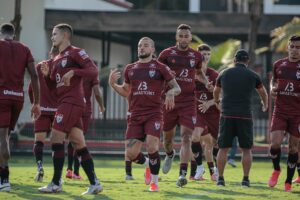 Jogadores do Atlético-GO durante aquecimento