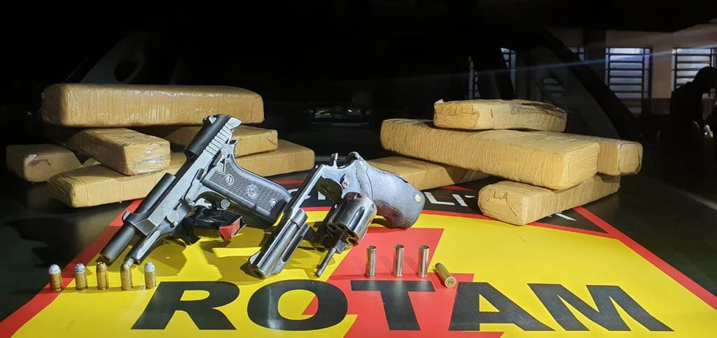 armas e drogas - Confronto com a Rotam terminou em morte, após perseguição. Dois suspeitos baleados não resistiram em Santo Antônio do Descoberto