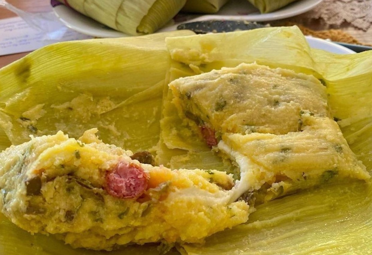 Pamonha à moda com jiló da Pamonharia Caseira, opção entre as pamonharias com entrega em Goiânia