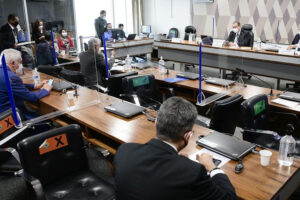 Adiada, leitura do relatório da CPI fica para quarta-feira