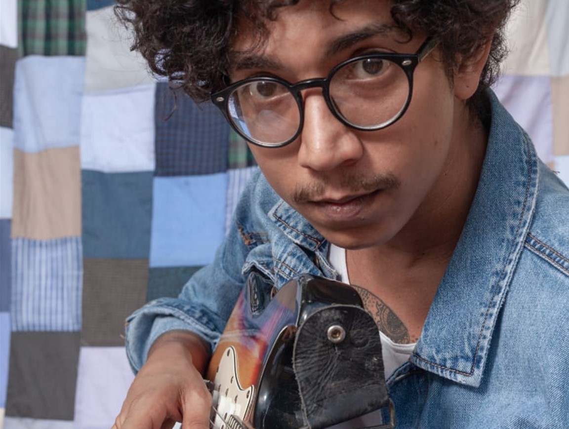 Cantor Adriel Vinícius se apresenta no Sesc GO