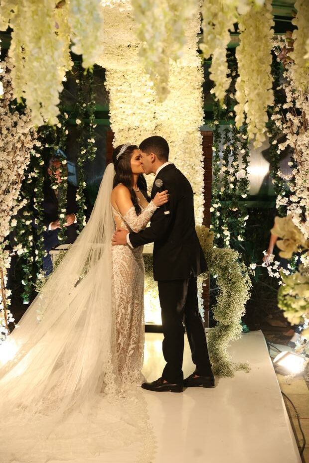 Confira fotos do casamento do cantor com Ingra Soares. Zé Vaqueiro: Mãe diz que não foi convidada para casamento do filho