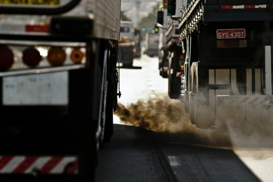 Senado aprova antecipação das metas de redução de gases em 5 anos