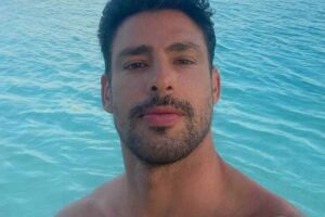 Cauã Reymond ator "Se não fosse a guia, não sei o que teria acontecido", disse o ator. Cauã Reymond revela susto em alto mar enquanto surfava nas Maldivas