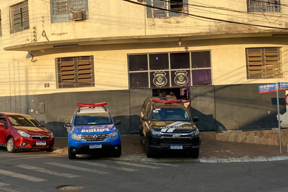 Mulher é presa por agredir e enforcar a filha em Anápolis