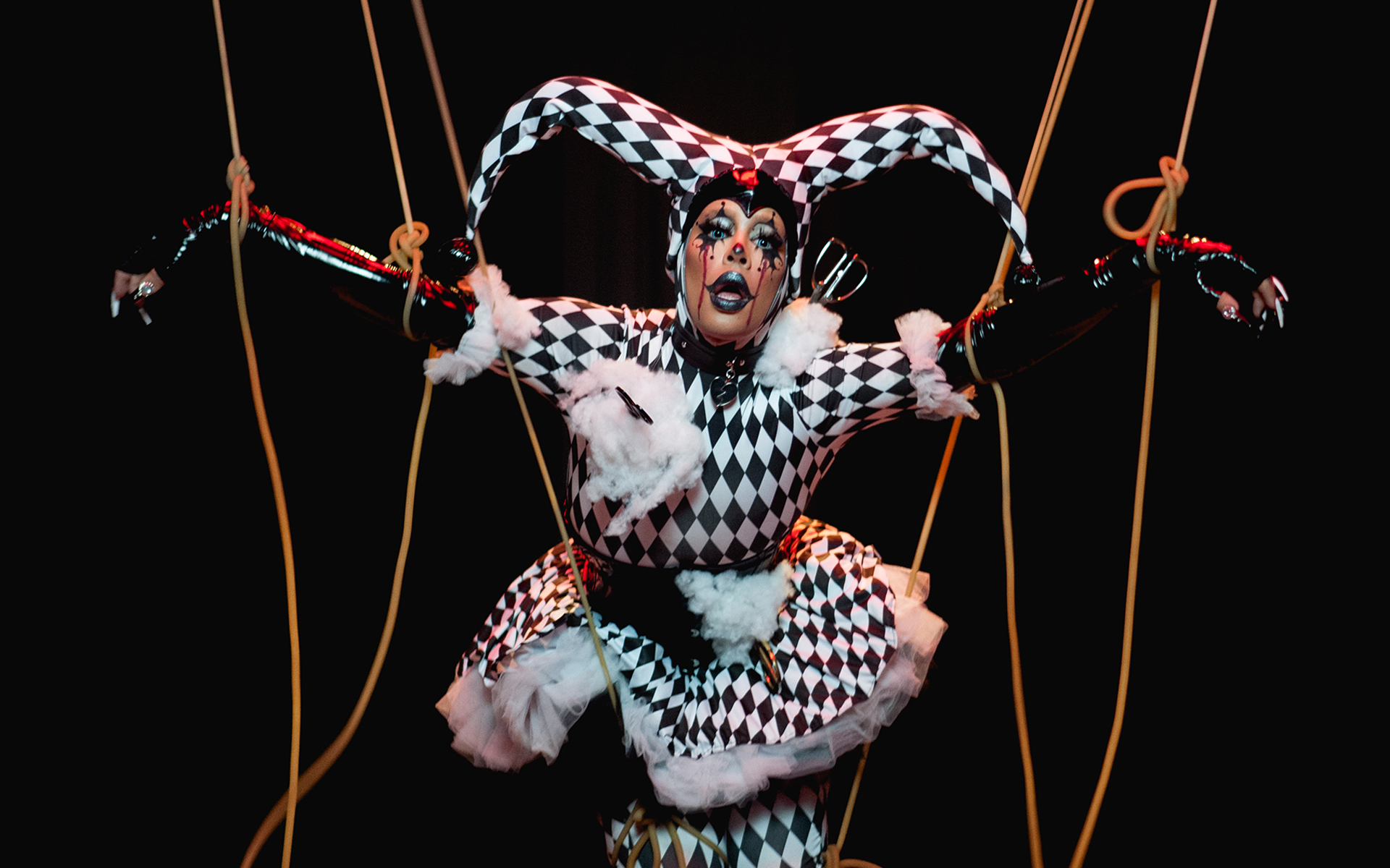 Gloria Groove entra para lista da Billboard com “A Queda”