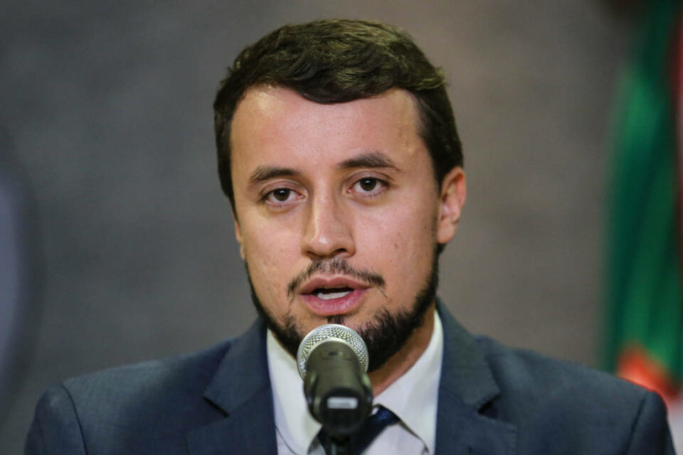 O procurador da República Diogo Castor de Mattos em coletiva de imprensa na sede da Superintendencia da Policia Federal em Curitiba (PR) após a 55ª fase da Operação Lava Jato