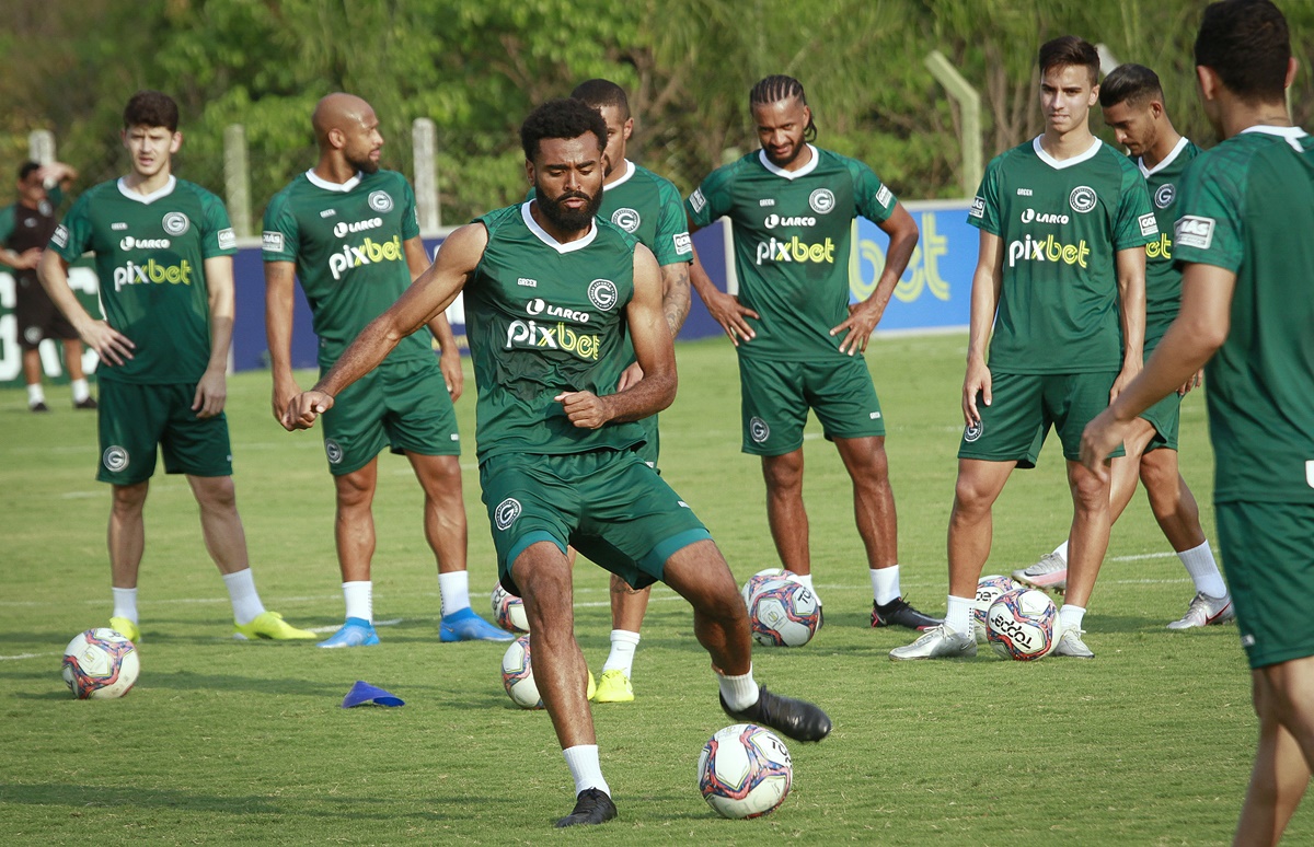 Caio Vinícius durante treino no Goiás