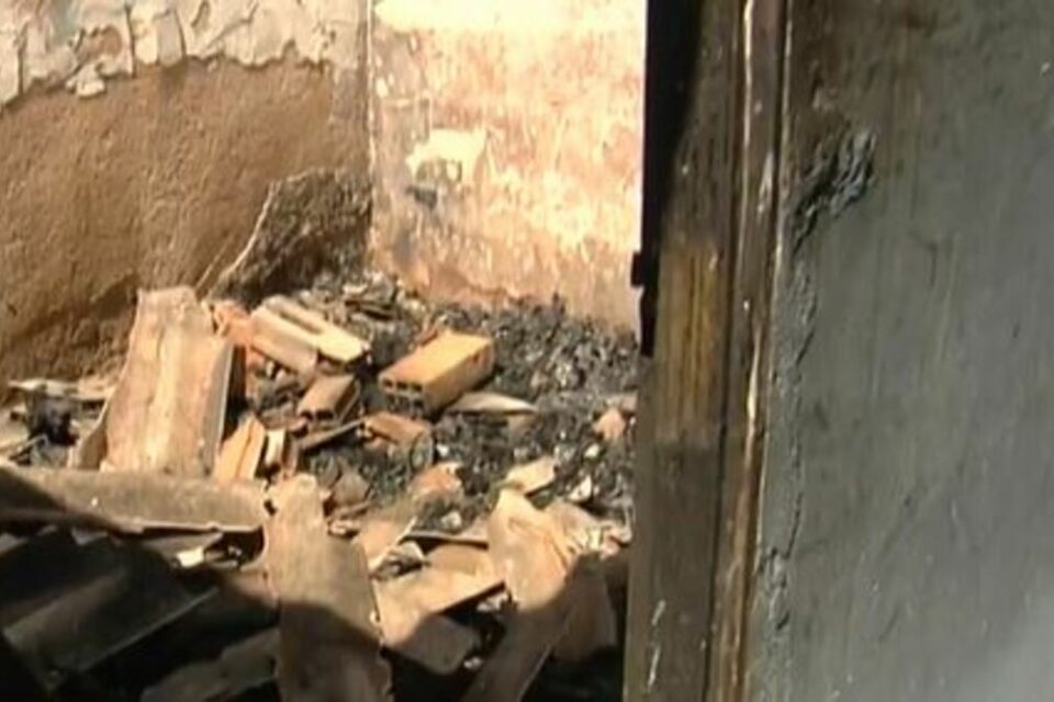 Mulher coloca fogo na casa do namorado após suposta traição, em Senador Canedo