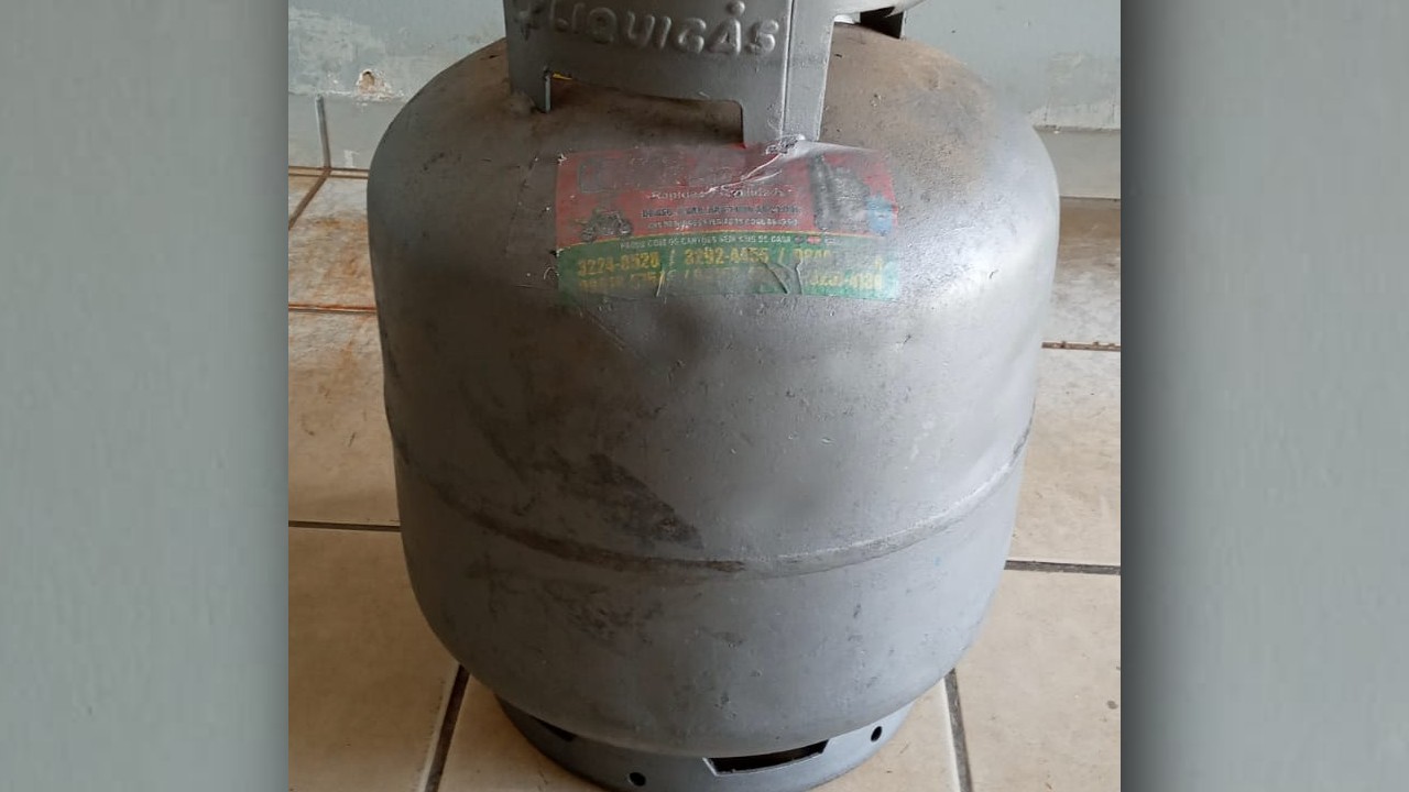 Polícia prende receptadores de botijão de gás roubado em Uruaçu (Foto: Polícia Civil)