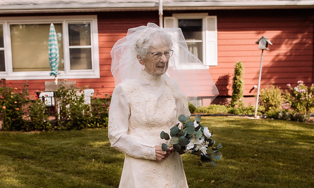 Royce Frankie O noivo ficou sem poder ver a amada até o altar. Veja as fotos! Por foto que não tiveram, asilo recria casamento para idosos St. Croix