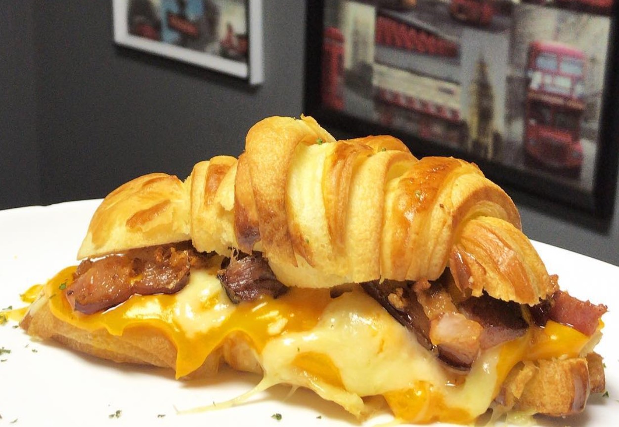 Croissant de filé com bacon da Usina Croissanteria, opção de croissant em Goiânia