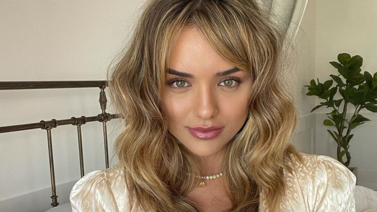 Os ex-BBB estavam no Carnaval das Artes, no Rio de Janeiro. Rafa Kalimann é vista em show do ex-marido Rodolffo; fotos