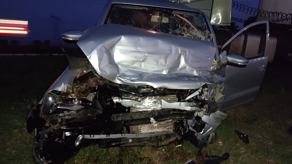 Mulher morre em acidente entre carro e carreta na BR-153, em Hidrolândia