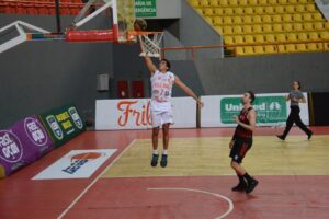 Jogo de Basquete dos Jogos Abertos de Goiás