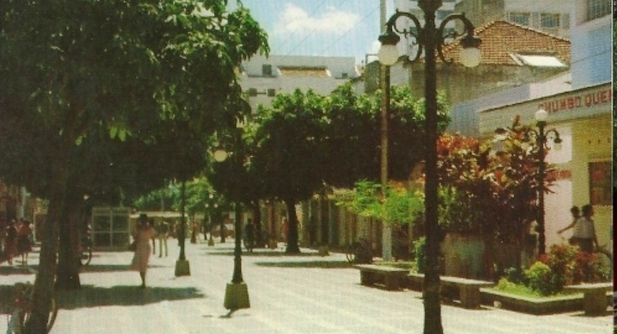 Rua 8 é um dos poucos largos dedicados ao pedestre no Centro de Goiânia (Foto: Hélio de Oliveira)